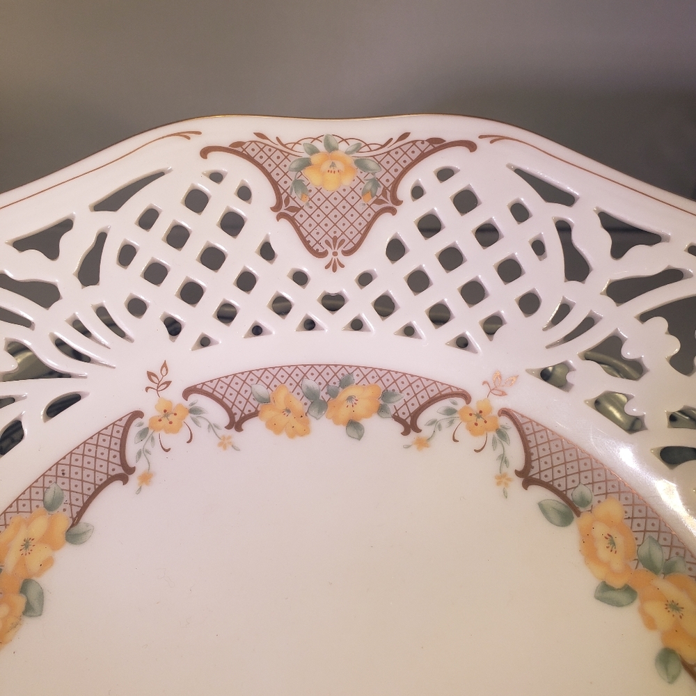 Vintage Oscar de la renta plate - Picture 2 of 3